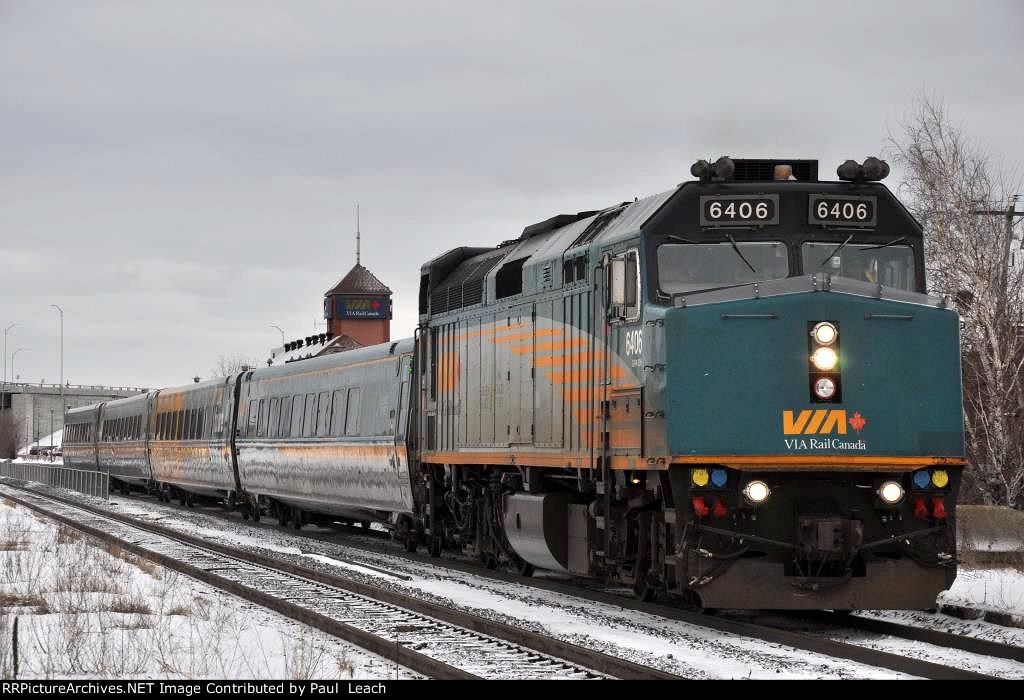 Westbound Corridor train comes out of the station